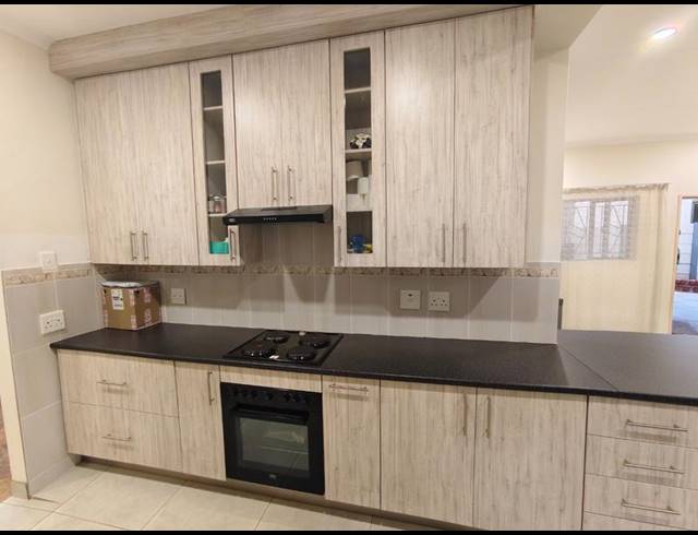 4 BEDROOM HOUSE FOR SALE IN SINOVILLE